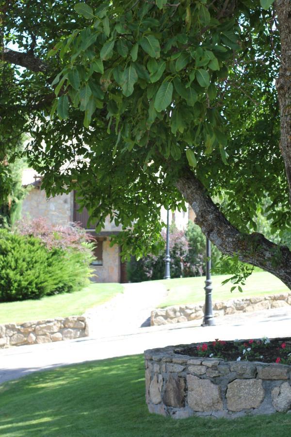 Hotel Ribera Del Corneja Navacepedilla de Corneja Exterior photo