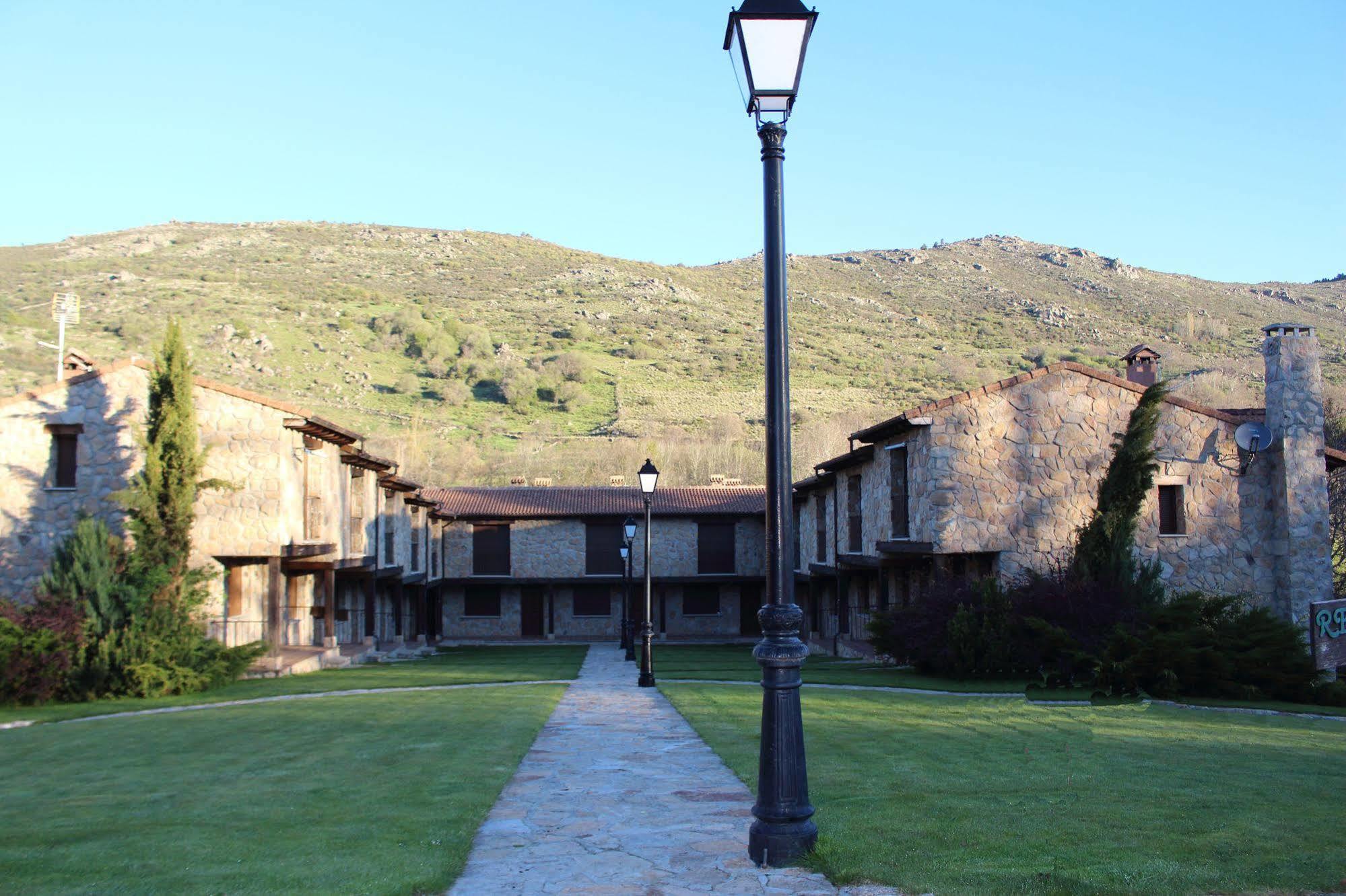 Hotel Ribera Del Corneja Navacepedilla de Corneja Exterior photo